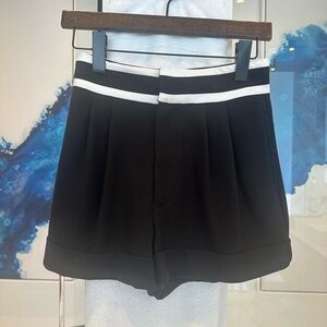 Alice + Olivia Conry Piped Short - New with Tags